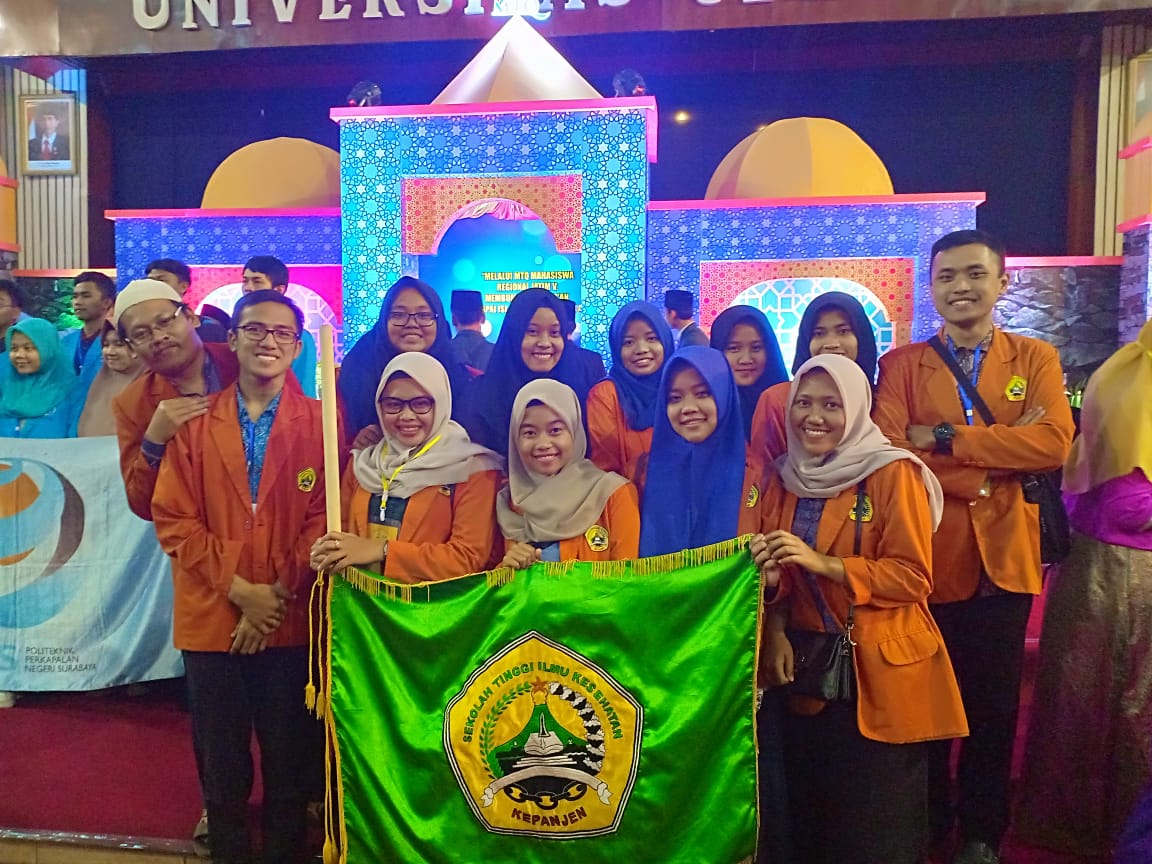 Para pejuang Al Qur'an STIKes Kepanjen telah tiba dan berada di Aula Universitas Negeri Jember untuk mengikuti pembukaan MTQ Mahasiswa Regional V Jawa Timur tahun 2018.